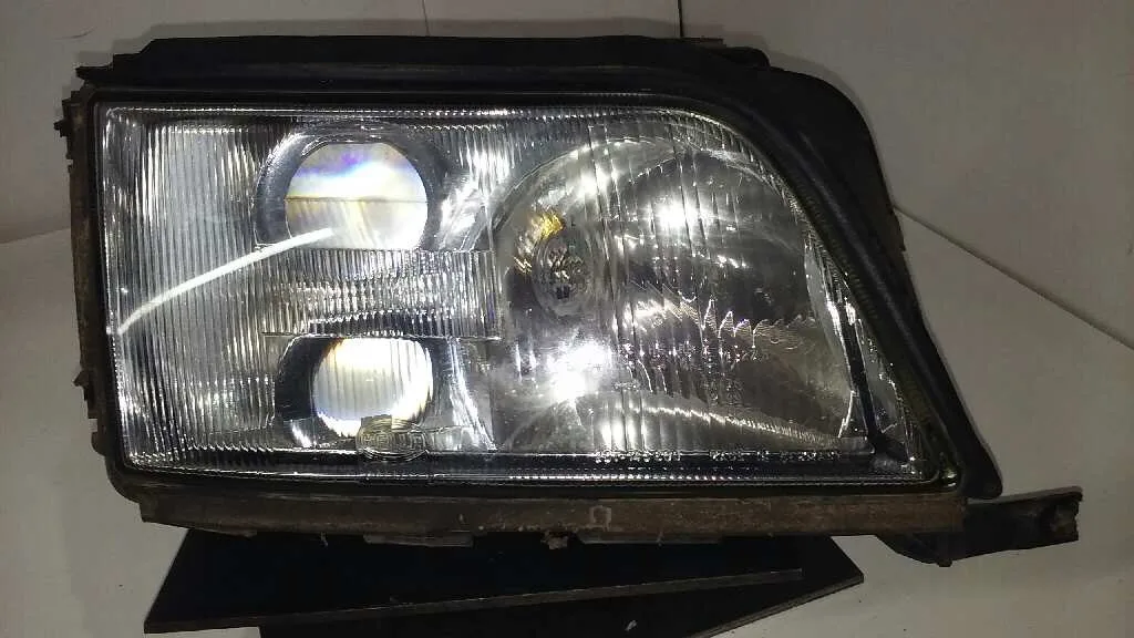 Faro Derecho para Audi A6 Berlina (C4)