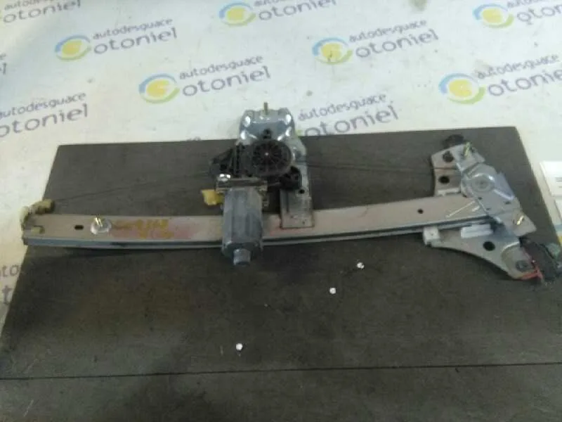 Elevalunas Delantero Derecho para Toyota Avensis Berlina (T 22)