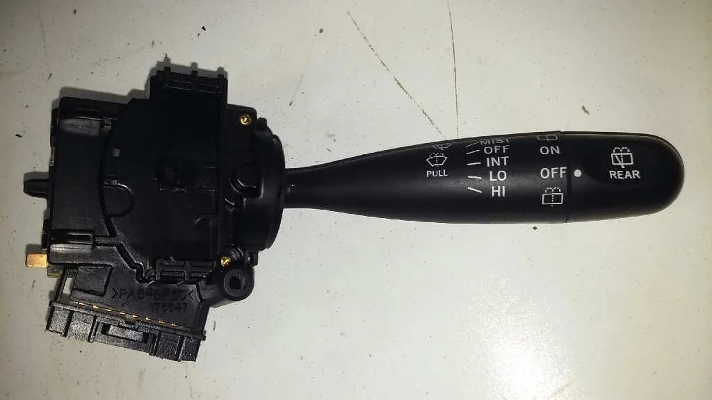 Mando Limpia para Toyota Yaris (Ncp1/Nlp1/Scp1)