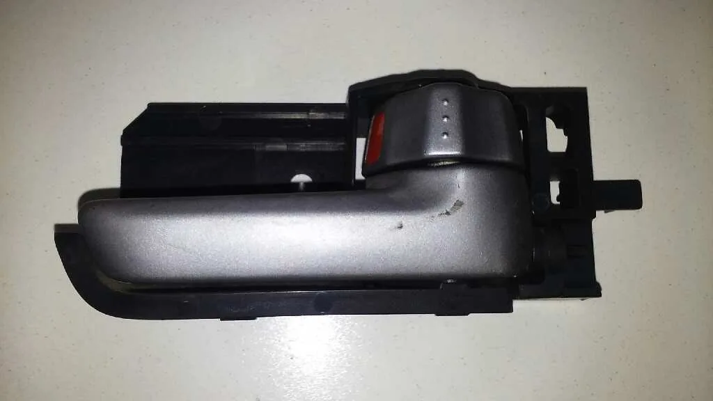 Maneta Interior Trasera Derecha para Suzuki Swift Berlina (Mz)