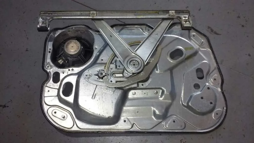 Elevalunas Delantero Derecho para Ford Focus Berlina (Cap)