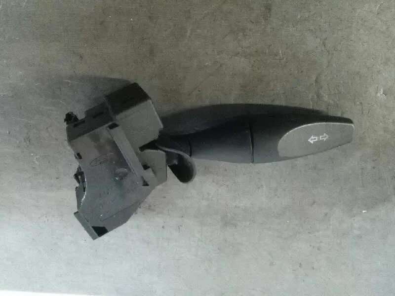 Mando Intermitentes para Ford Fiesta (Cbk)