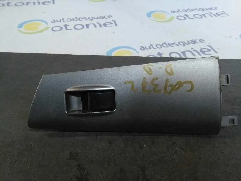 Mando Elevalunas Delantero Derecho para Toyota Corolla (E12)