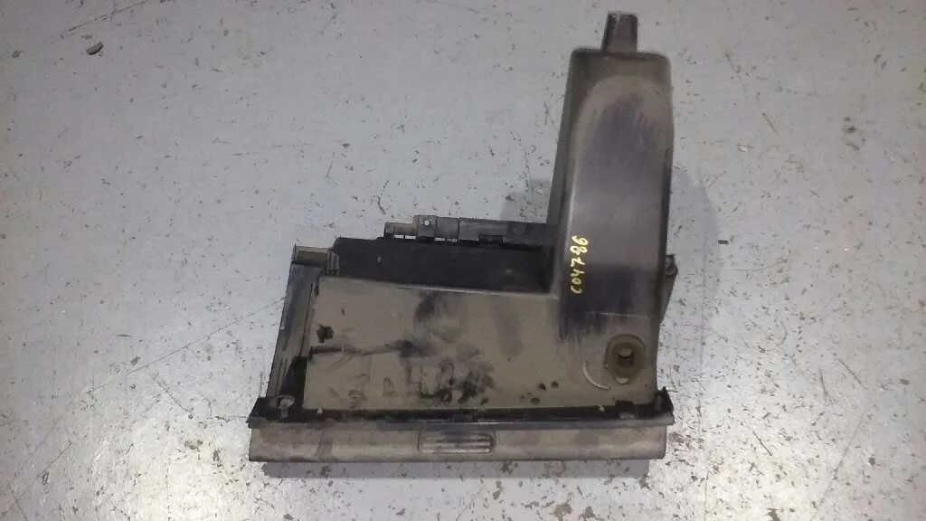 Guantera para Mitsubishi Colt Berlina 5 (Z30A)