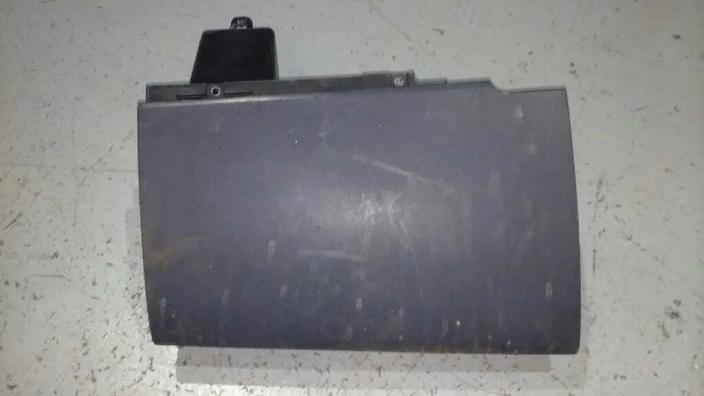 Guantera para Mitsubishi Colt Berlina 5 (Z30A)