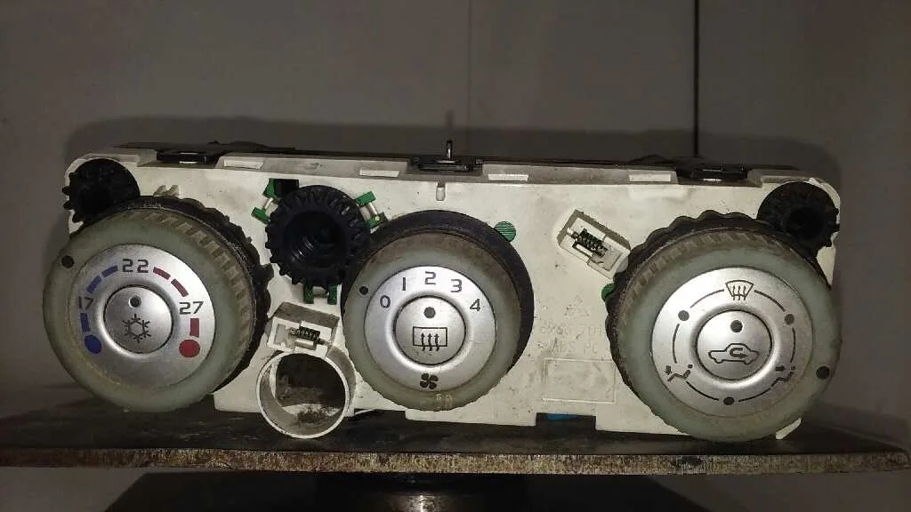 Mando Climatizador para Mitsubishi Colt Berlina 5 (Z30A)