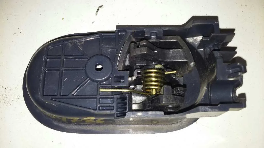 Maneta Interior Delantera Izquierda para Mitsubishi Colt Berlina 5 (Z30A)