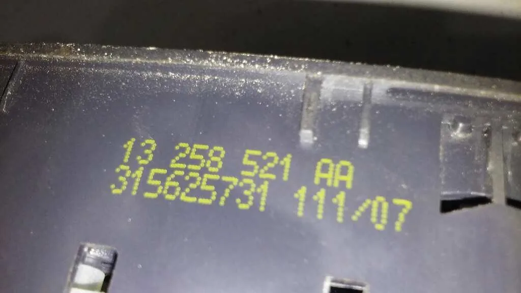 Mando Elevalunas Delantero Izquierdo para Opel Corsa D