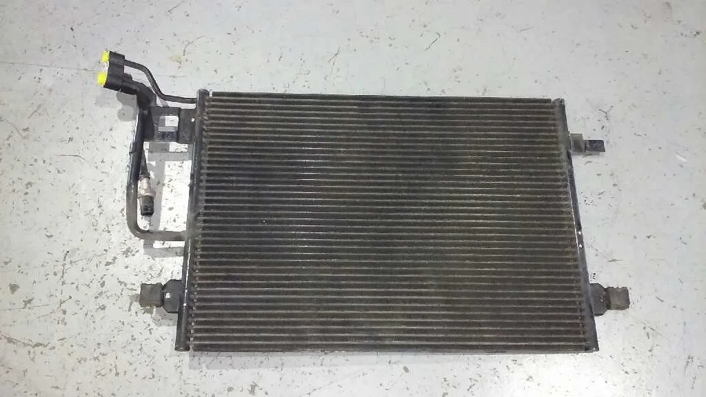 Condensador / Radiador Aire Acondicionado para Volkswagen Passat Berlina (3B3)
