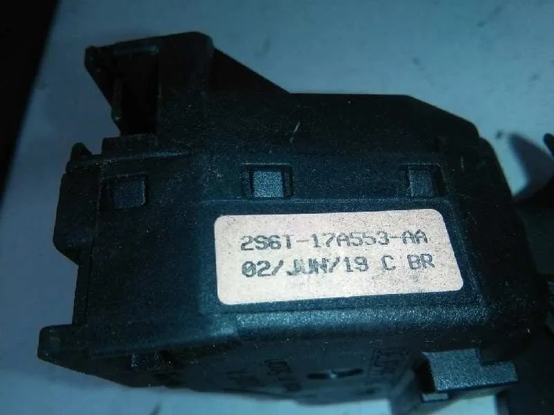 Mando Limpia para Ford Fiesta (Cbk)