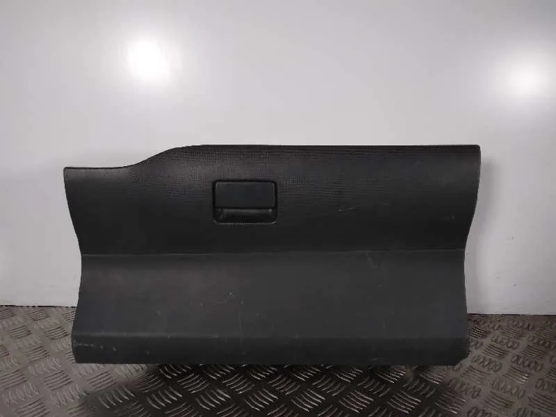 Guantera para Toyota Auris