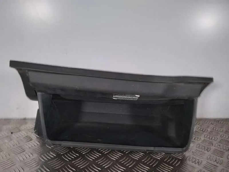 Guantera para Toyota Auris