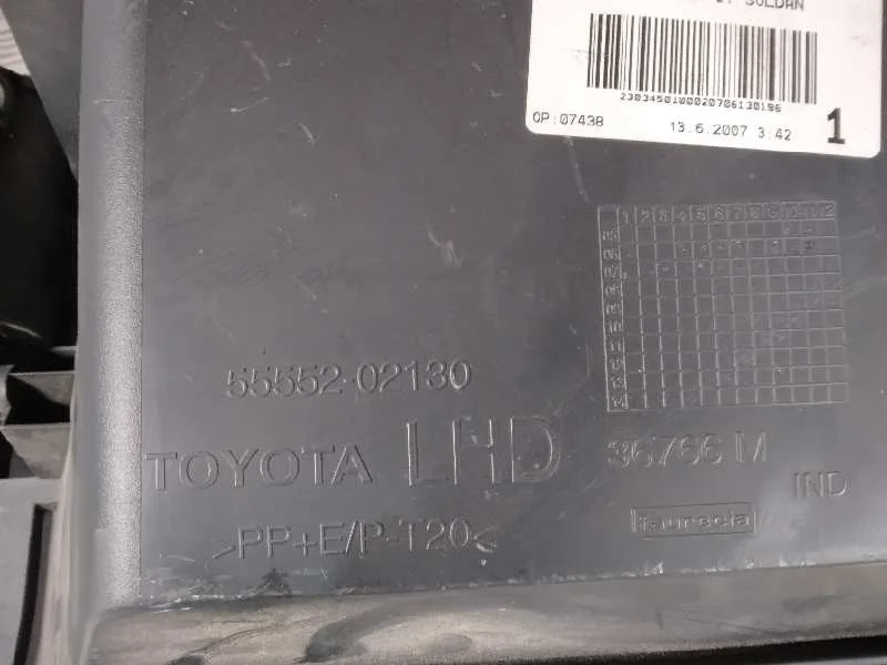 Guantera para Toyota Auris