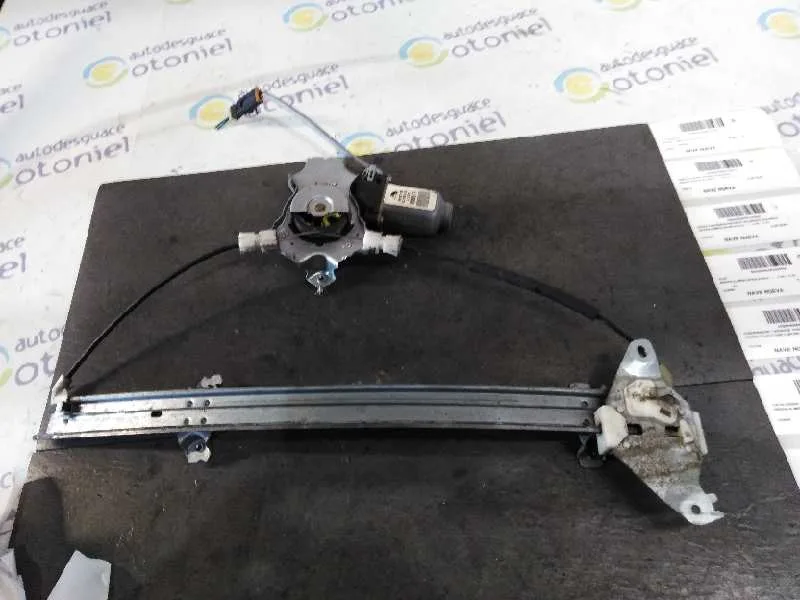 Elevalunas Delantero Izquierdo para Nissan Almera (N16/E)