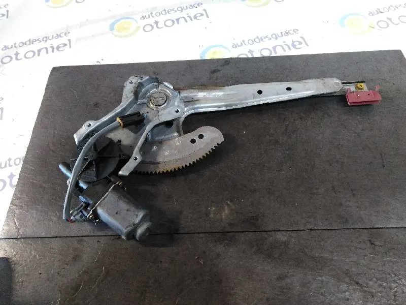 Elevalunas Trasero Derecho para Nissan Almera (N16/E)