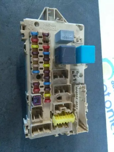 Caja Reles / Fusibles para Toyota Corolla Verso (R1)