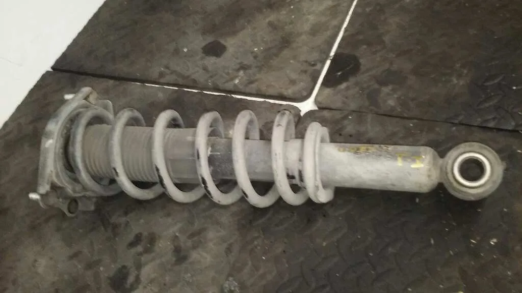 Amortiguador Trasero Izquierdo para Toyota Corolla Verso (R1)