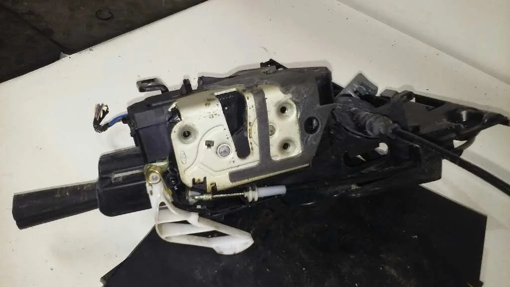 Cerradura Puerta Delantera Derecha para Ford Fiesta (Ccn)