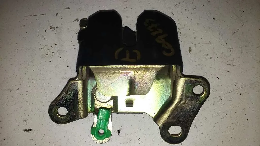 Cerradura Maletero / Porton para Toyota Corolla (E11)