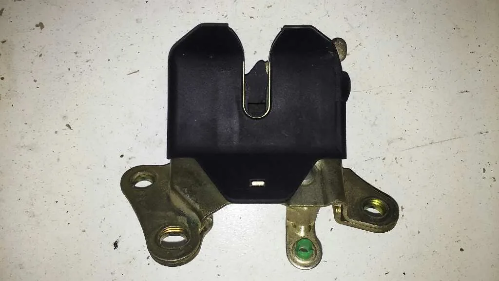 Cerradura Maletero / Porton para Toyota Corolla (E11)