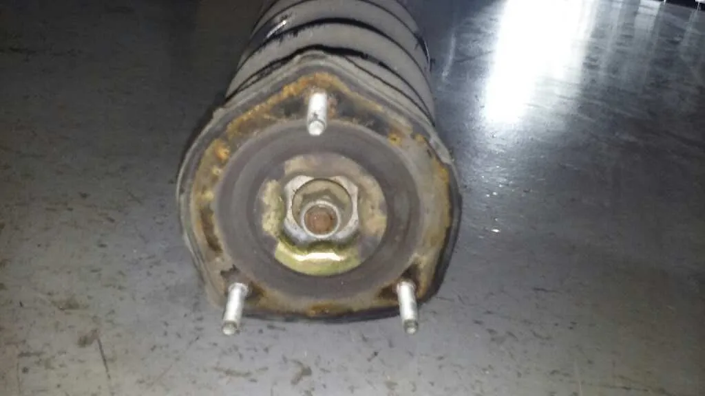 Amortiguador Trasero Izquierdo para Toyota Avensis Berlina (T 22)