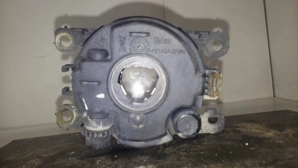 Faro Antiniebla Derecho para Ford Fusion (Cbk)