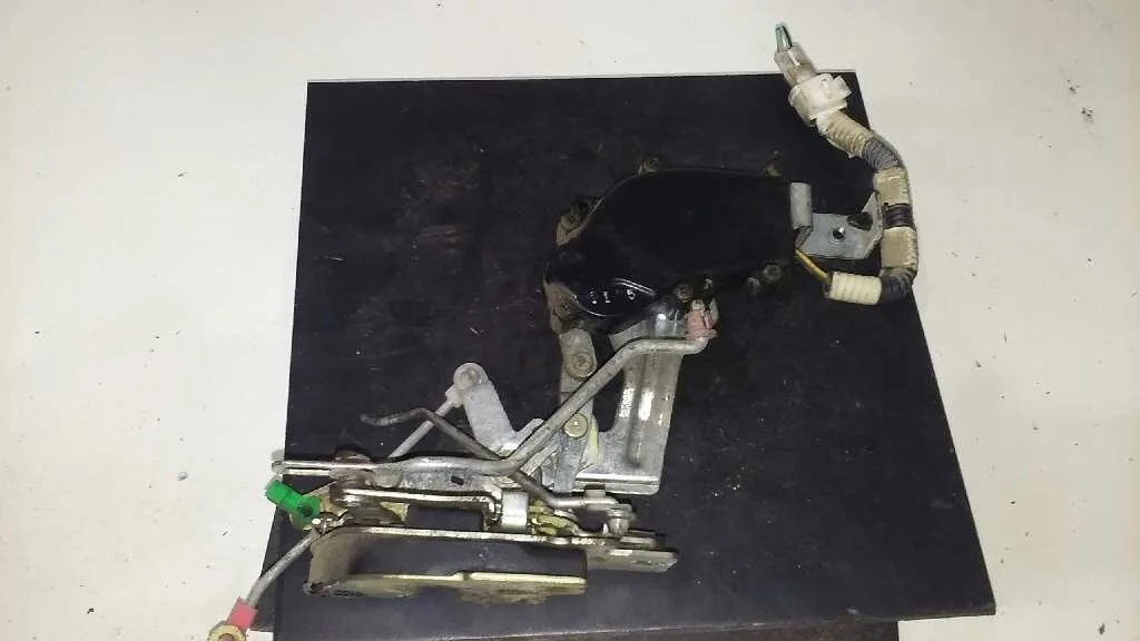 Cerradura Puerta Delantera Derecha para Daihatsu Feroza