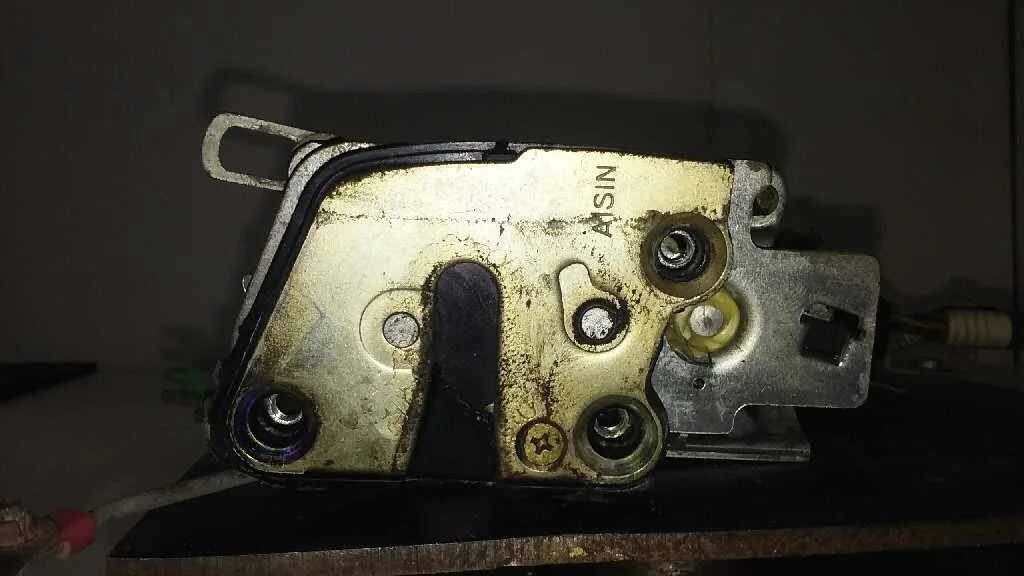 Cerradura Puerta Delantera Derecha para Daihatsu Feroza