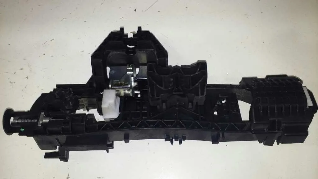 Maneta Exterior Delantera Derecha para Mercedes-Benz Clase Cla (W117)