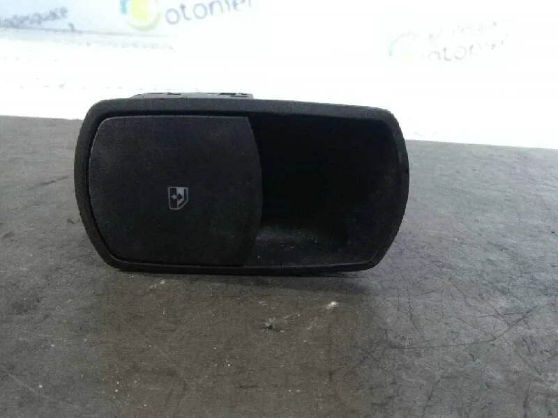 Mando Elevalunas Delantero Derecho para Opel Corsa D