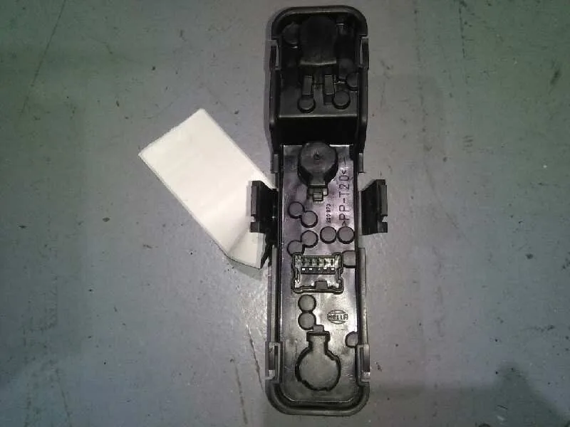 Portalamparas para Nissan Almera (N16/E)