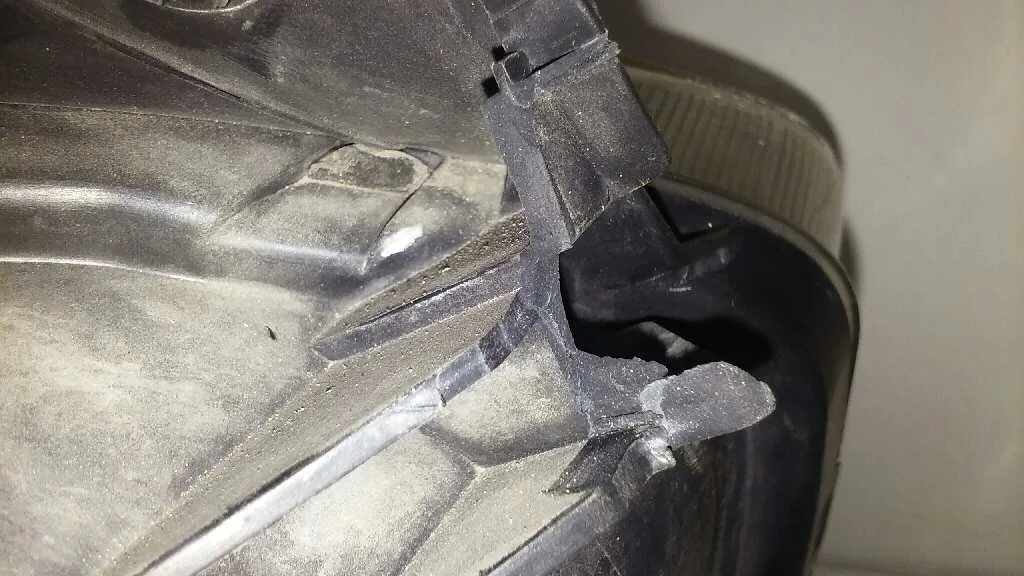 Faro Izquierdo para Hyundai Accent (Mc)