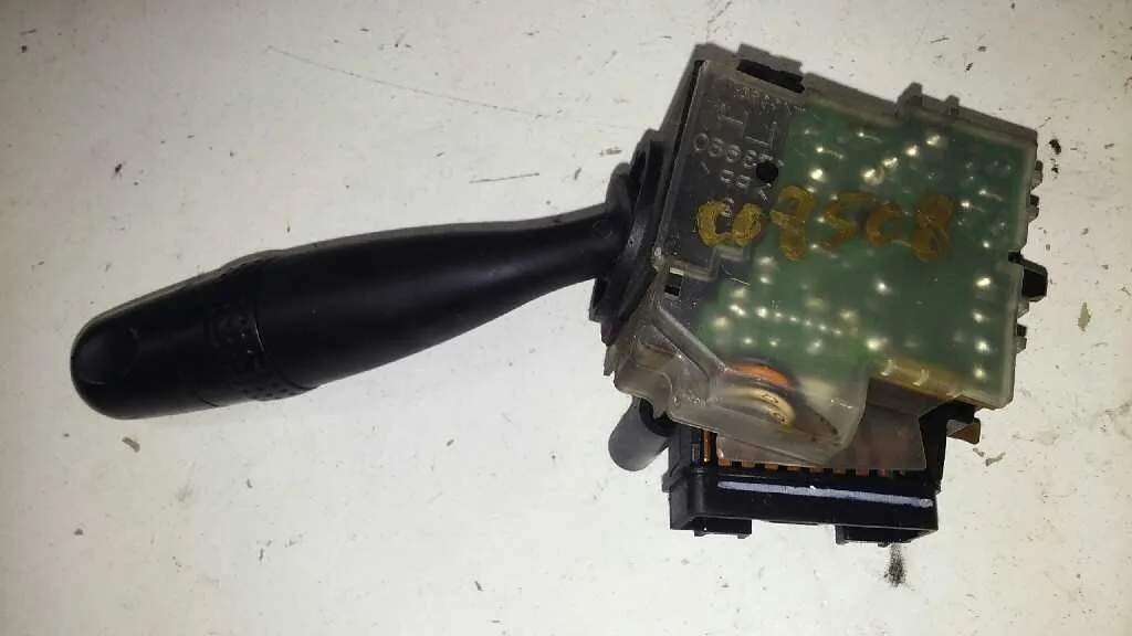 Mando Limpia para Toyota Corolla (E12)
