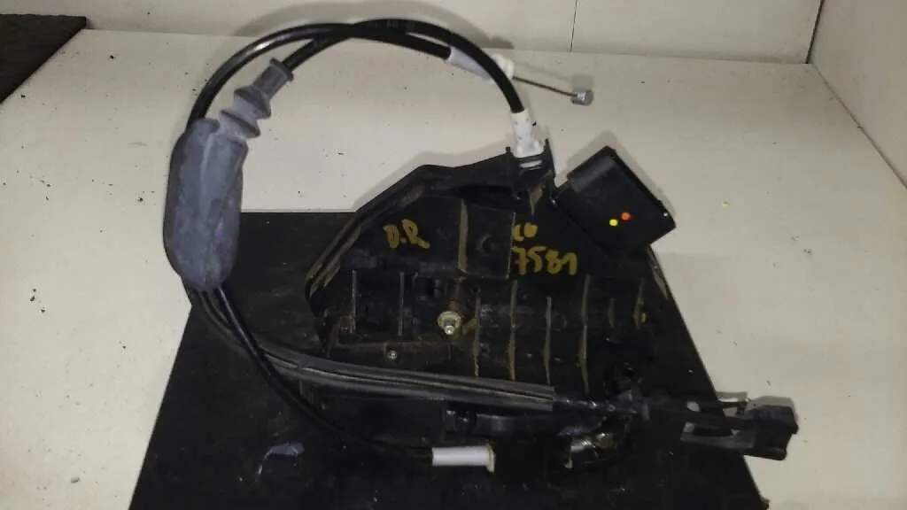 Cerradura Puerta Delantera Derecha para Ford Fiesta (Ccn)