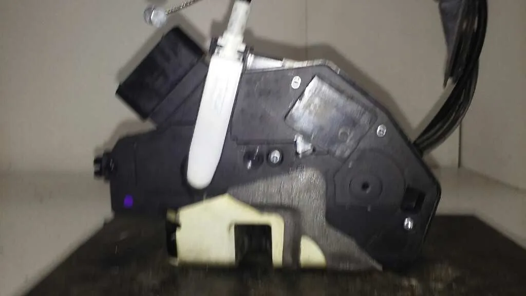 Cerradura Puerta Delantera Derecha para Ford Fiesta (Ccn)