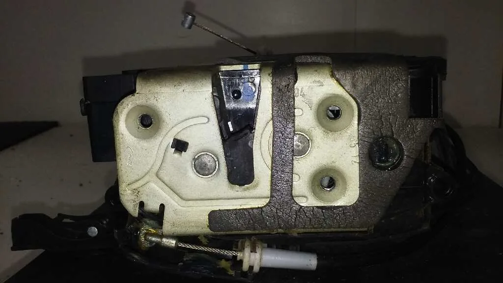 Cerradura Puerta Delantera Derecha para Ford Fiesta (Ccn)