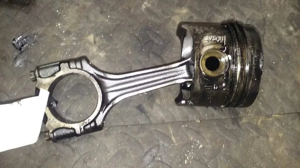 Piston para Mercedes-Benz Vito (W638) Caja Cerrada