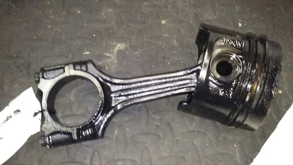 Piston para Mercedes-Benz Vito (W638) Caja Cerrada