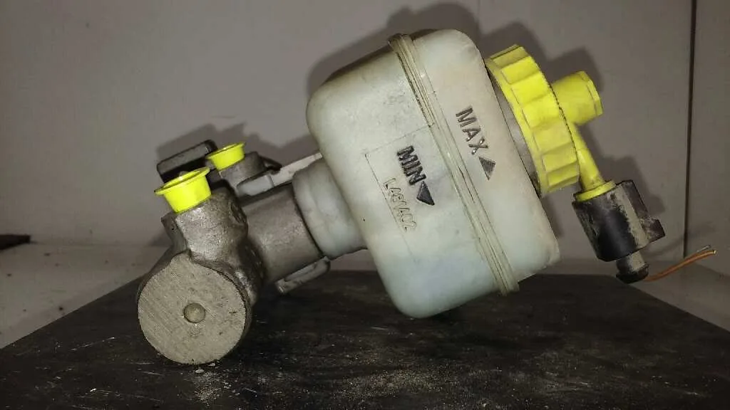Bomba Freno para Skoda Octavia Berlina (1U2)
