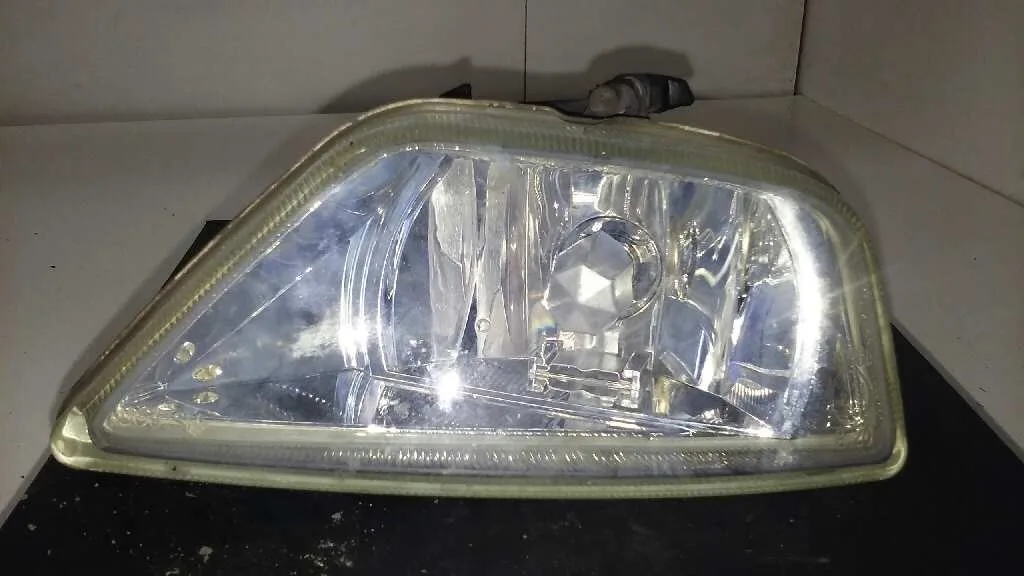 Faro Antiniebla Derecho para Ford Focus Berlina (Cak)