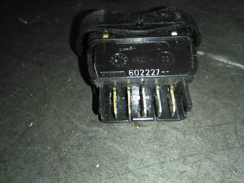 Mando Elevalunas Delantero Derecho para Dacia Sandero