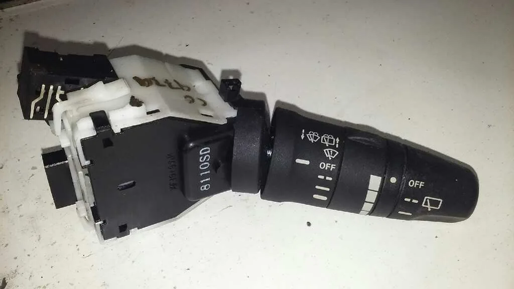 Mando Limpia para Nissan Micra (K12E)