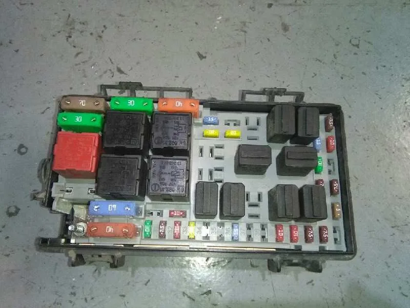 Caja Reles / Fusibles para Opel Corsa D