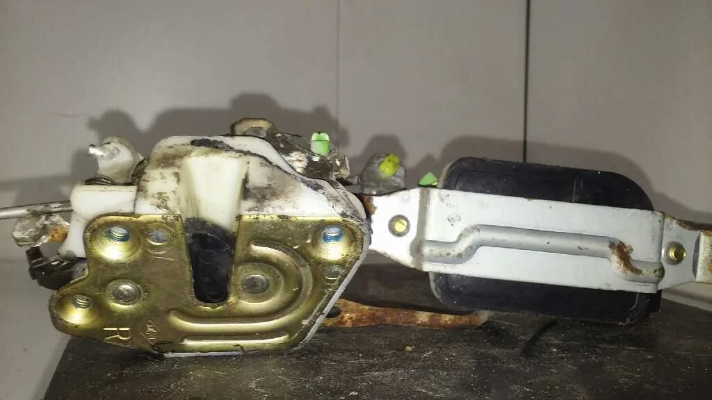 Cerradura Puerta Delantera Derecha para Mitsubishi Montero (L040)