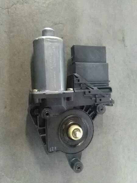Motor Elevalunas Trasero Derecho para Volkswagen Passat Berlina (3B3)
