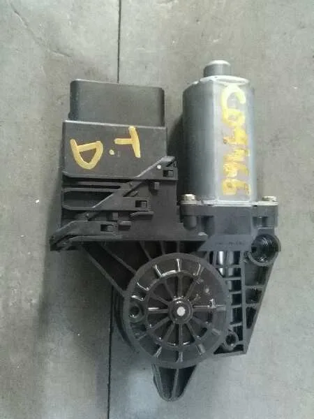 Motor Elevalunas Trasero Derecho para Volkswagen Passat Berlina (3B3)