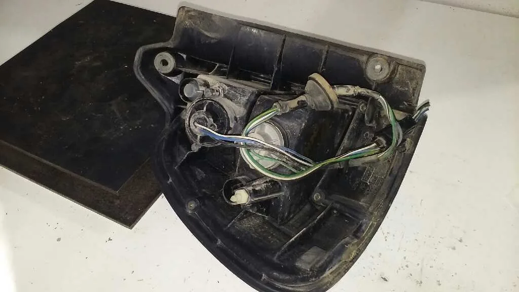 Piloto Trasero Derecho para Suzuki Baleno Fam. Sy (Eg)