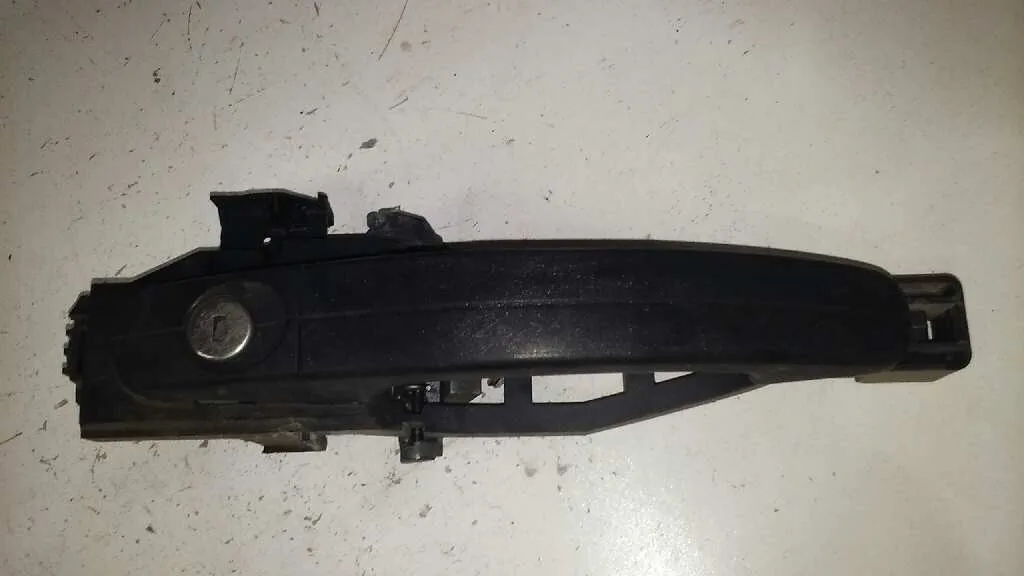 Maneta Exterior Delantera Izquierda para Ford Focus Berlina (Cap)