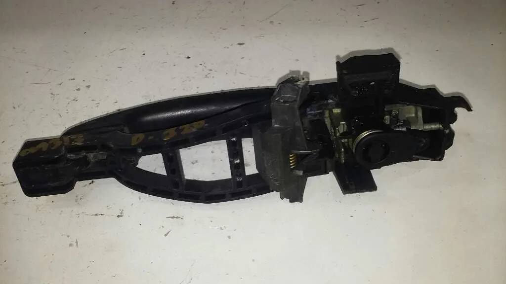 Maneta Exterior Delantera Izquierda para Ford Focus Berlina (Cap)