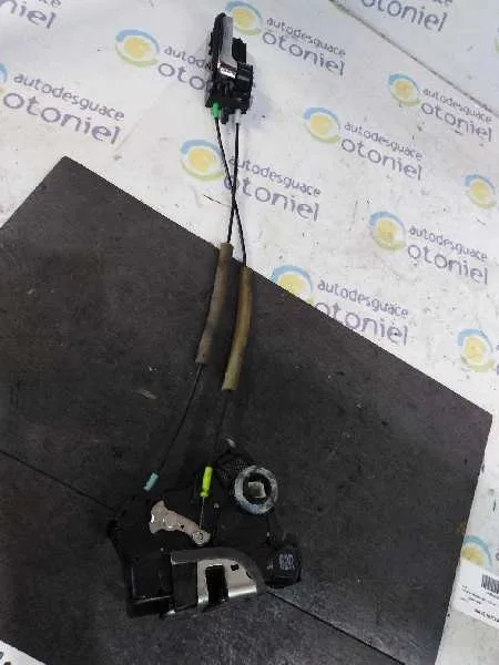 Cerradura Puerta Delantera Derecha para Toyota Corolla (E12)